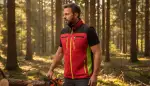 Sicher im Wald: Signalwesten für Forstarbeiten